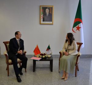 سلمة بختة منصوري خلال استقبالها سفراء الاتحاد الأوروبي والصين بالجزائر