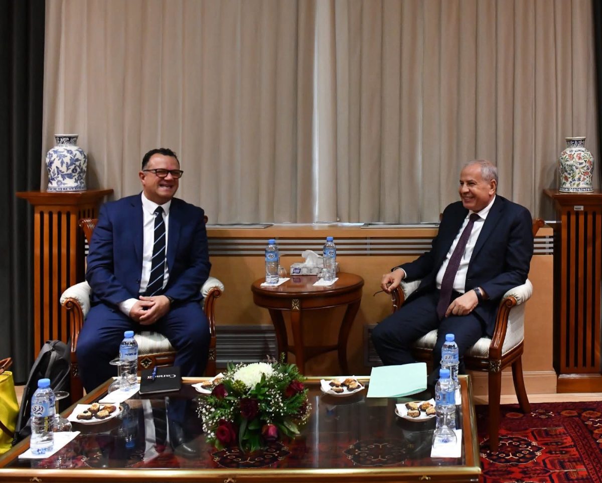 رشيد حشيشي الرئيس المدير العام لسوناطراك خلال معرض IATF 2025 بالجزائر