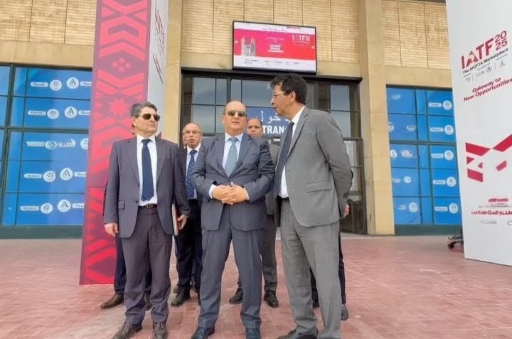 الوزير الأول سيفي غريب خلال تفقد التحضيرات لمعرض التجارة البينية الإفريقية بالجزائر