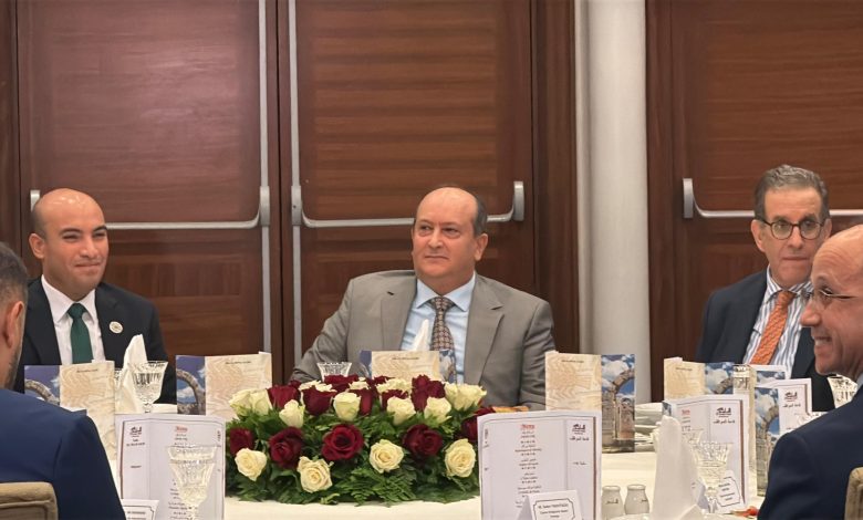 الوزير الأول بالنيابة سيفي غريب خلال إشرافه على حفل استقبال ممثلي الجالية الوطنية بالخارج بفندق الأوراسي