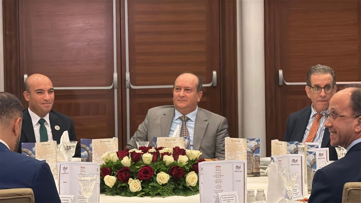 الوزير الأول بالنيابة سيفي غريب خلال إشرافه على حفل استقبال ممثلي الجالية الوطنية بالخارج بفندق الأوراسي