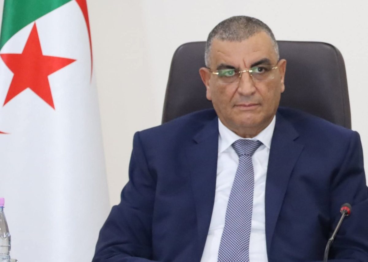 وزير الأشغال العمومية عبد القادر جلاوي خلال اجتماعاته الأولى بالوزارة