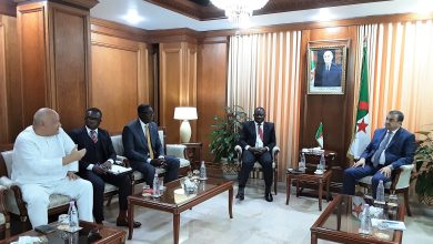 وزير الطاقة محمد عرقاب خلال استقباله وفد بنك الاستثمار والتنمية لغرب إفريقيا