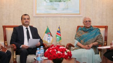 وزير الطاقة محمد عرقاب خلال لقائه مع نائبة رئيسة جمهورية ناميبيا في الجزائر العاصمة