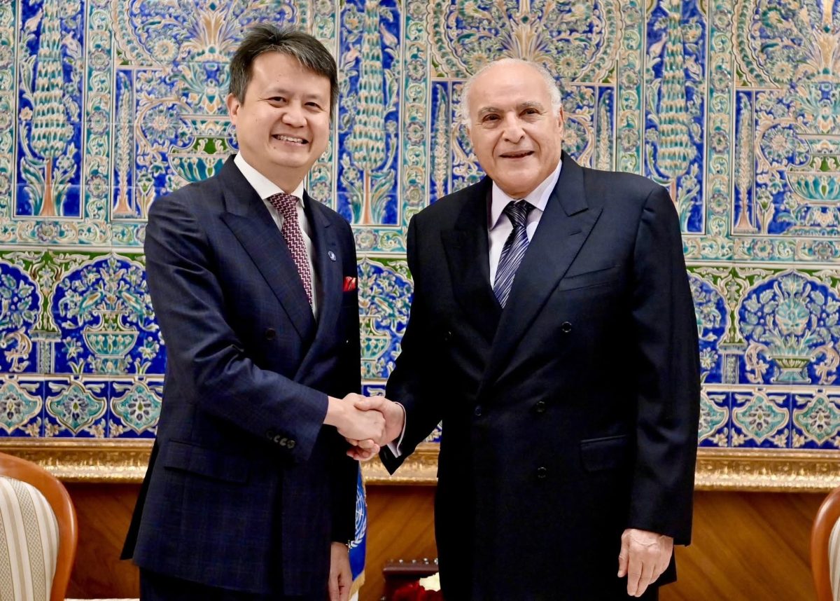 وزير الخارجية أحمد عطاف مع المدير العام للمنظمة العالمية للملكية الفكرية دارين تانغ في الجزائر