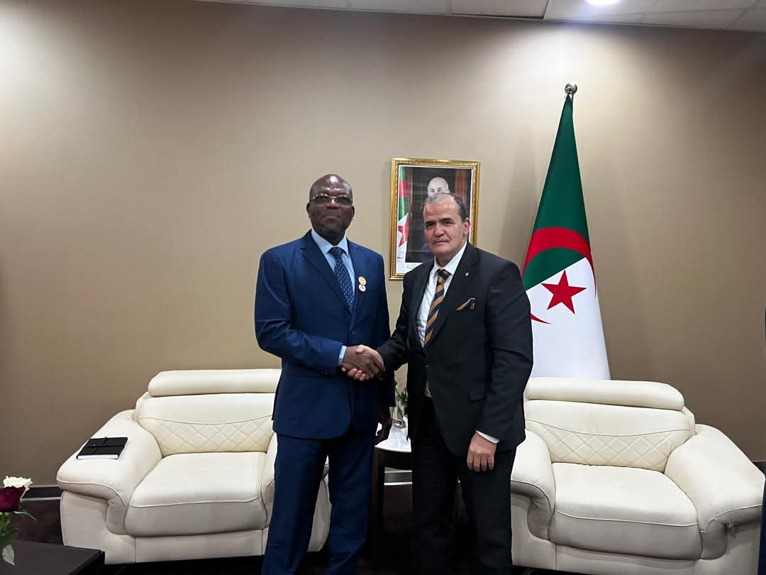 وزير التجارة الخارجية كمال رزيق خلال استقباله وزراء أفارقة على هامش IATF 2025.