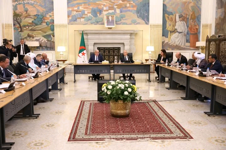 اجتماع مكتبى غرفتي البرلمان برئاسة عزوز ناصري وإبراهيم بوغالي بمقر مجلس الأمة