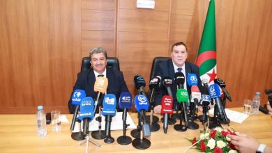 زهير بوعمامة يتسلم رسميًا مهامه وزيرًا للاتصال بحضور مسؤولي المؤسسات الإعلامية الوطنية