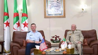 قائد القوات البرية الجزائري يستقبل قائد العمليات الخاصة الأمريكية في إفريقيا
