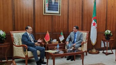 وزير الصحة محمد صديق آيت مسعودان مع السفير الصيني بالجزائر