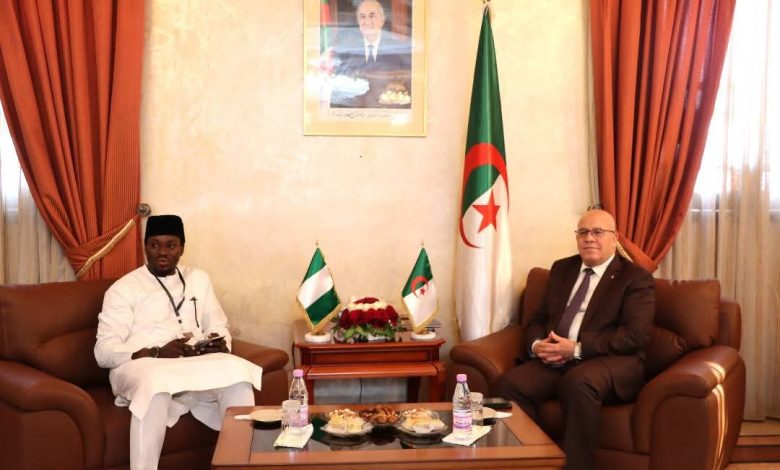 يوسف شرفة خلال استقباله وفدا نيجيريا في الجزائر لبحث التعاون الزراعي