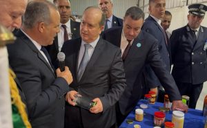 الوزير الأول سيفي غريب خلال زيارة العمل والتفقد إلى ولاية الشلف