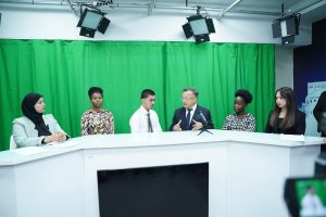 وزير التعليم العالي كمال بداري خلال تدشين الاستديوهات الرقمية بكلية علوم الإعلام والاتصال بجامعة الجزائر 3