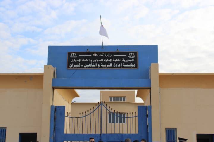 المدير العام لإدارة السجون وإعادة الإدماج يُعطي اشارة الانطلاقة الرسمية للدراسة الجامعية لفائدة المحبوسين بغليزان