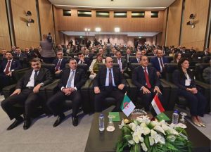 الوزير الأول سيفي غريب خلال افتتاح المنتدى الاقتصادي الجزائري - المصري بمصر. 