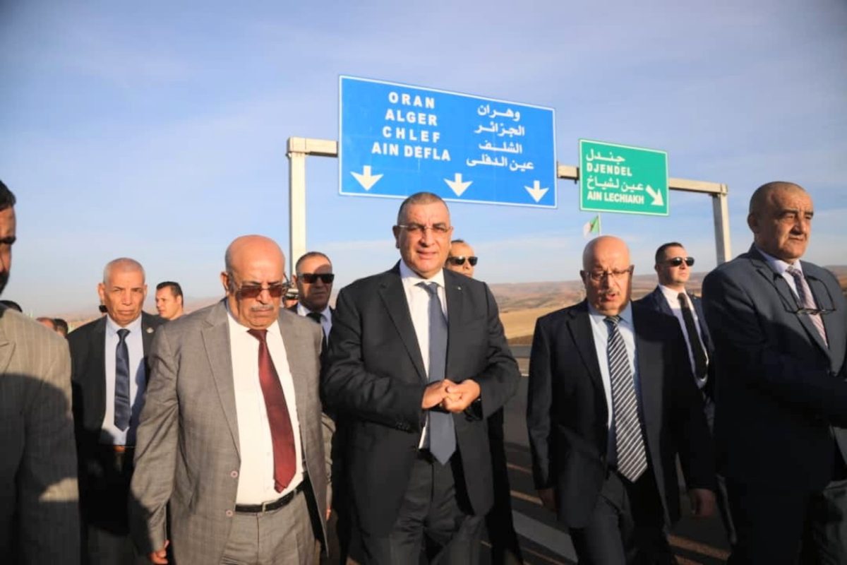 عبد القادر جلاوي يضع حيز الخدمة لمقطع من الطريق السيار الرابط بين عين الدفلى المدية.