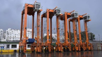 ميناء الجزائر يُعزّز أسطوله بستة آليات جديدة لتصفيف الحاويات