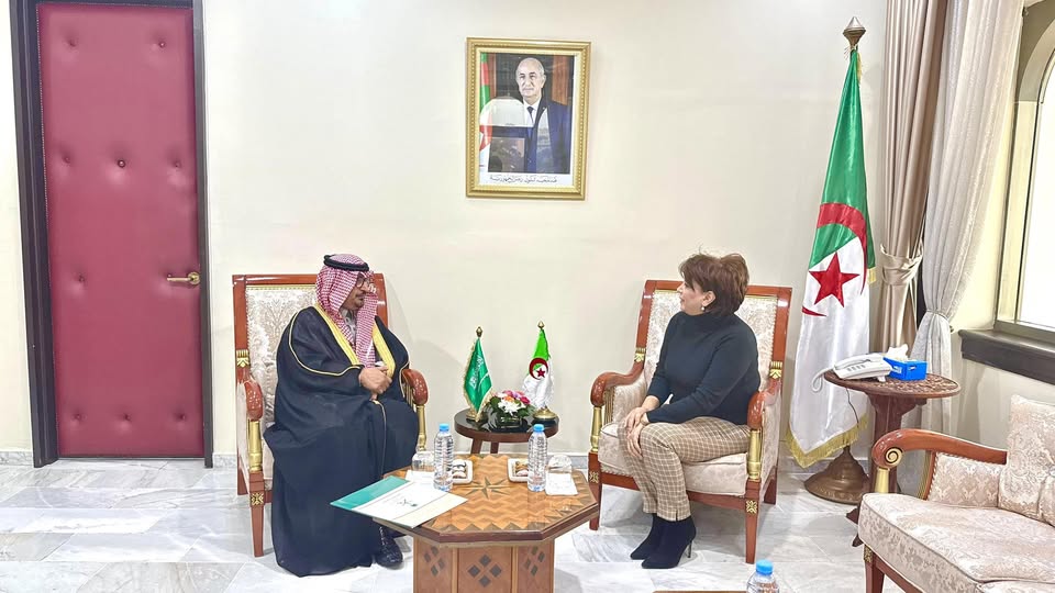 مليكة بن دودة تلتقي سفير خادم الحرمين الشريفين عبدالله بن ناصر البصيري لبحث علاقات التعاون بين البلدين .