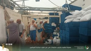 حجاج الجزائر في مبادرة حضارية لتنظيف المخيمات بمشعر منى