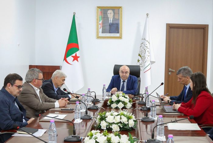 قويدري يُسدي تعليمات لضمان التموين السوق الوطنية بالأدوية