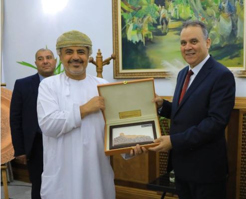والي وهران يُودع وزير النقل العُماني