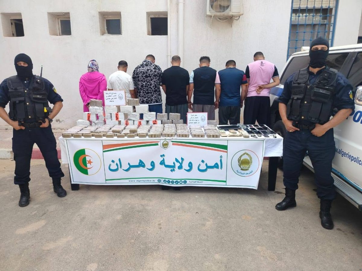 شرطة وهران تطيح بشبكة إجرامية وتضبط قرابة نصف قنطار من الكيف