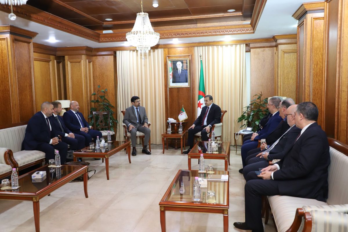 وزير المحروقات يستقبل وفدا عن شركة سيمنس للطاقة الألمانية
