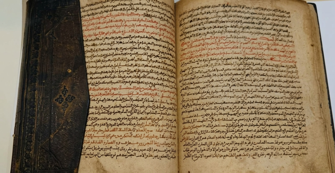 استرجاع مخطوط "مفيد المحتاج في شرح السراج" النادر وتسليمه لوزارة الثقافة