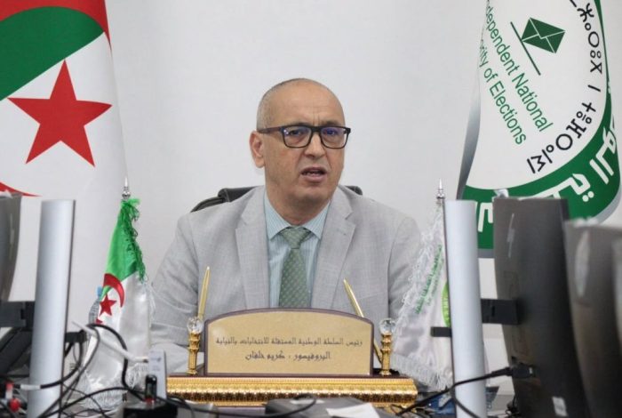 تمديد توقيت غلق مكاتب التصويت لتمكين الناخبين من الاقتراع
