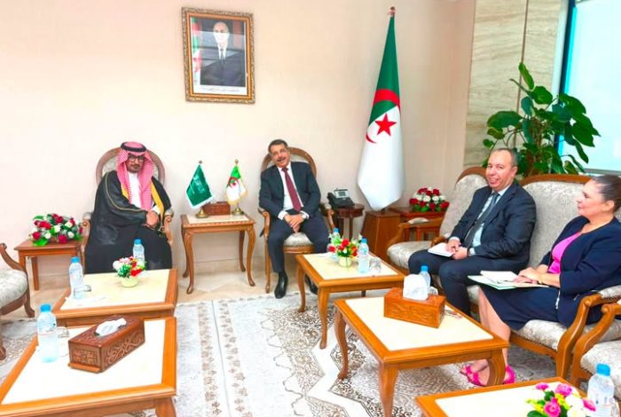 سفير خادم الحرمين الشريفين يلتقي بوزير المالية لبحث سبل التعاون المالي و الاقتصادي بين البلدين