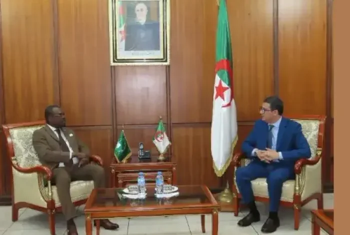 وزير الصحة يستقبل المدير العام للمركز الإفريقي لمكافحة الأمراض والوقاية منها