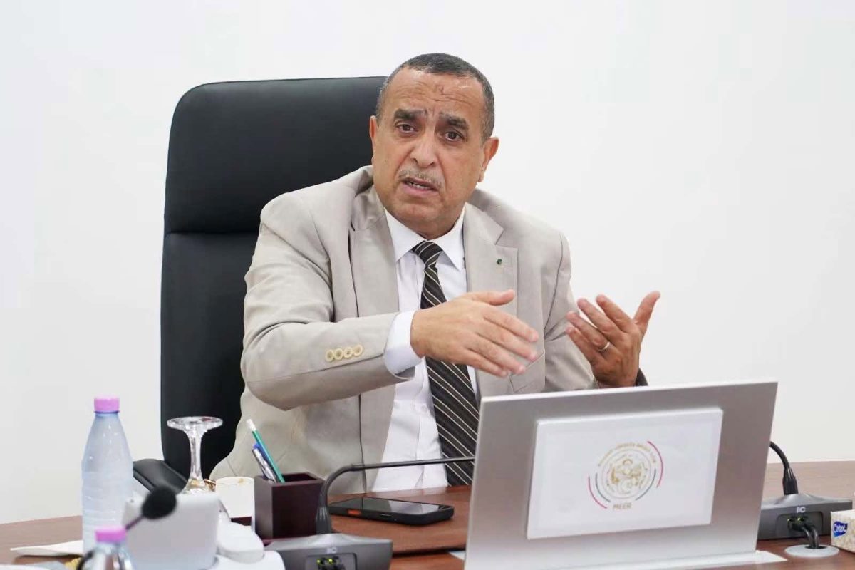 عجال يتابع ربط المؤسسات التربوية والجامعات بشبكتي الكهرباء والغاز
