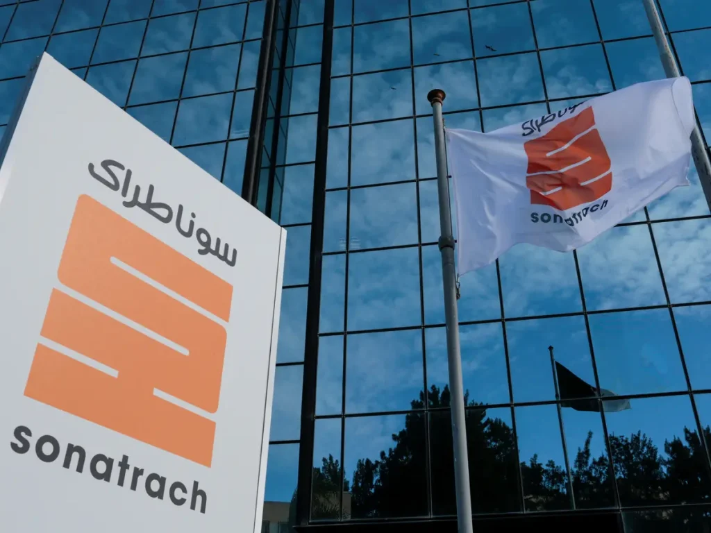 سوناطراك وإيني يوقعان بروتوكول نوايا لإزالة الكربون وخفض الانبعاثات في الجزائر