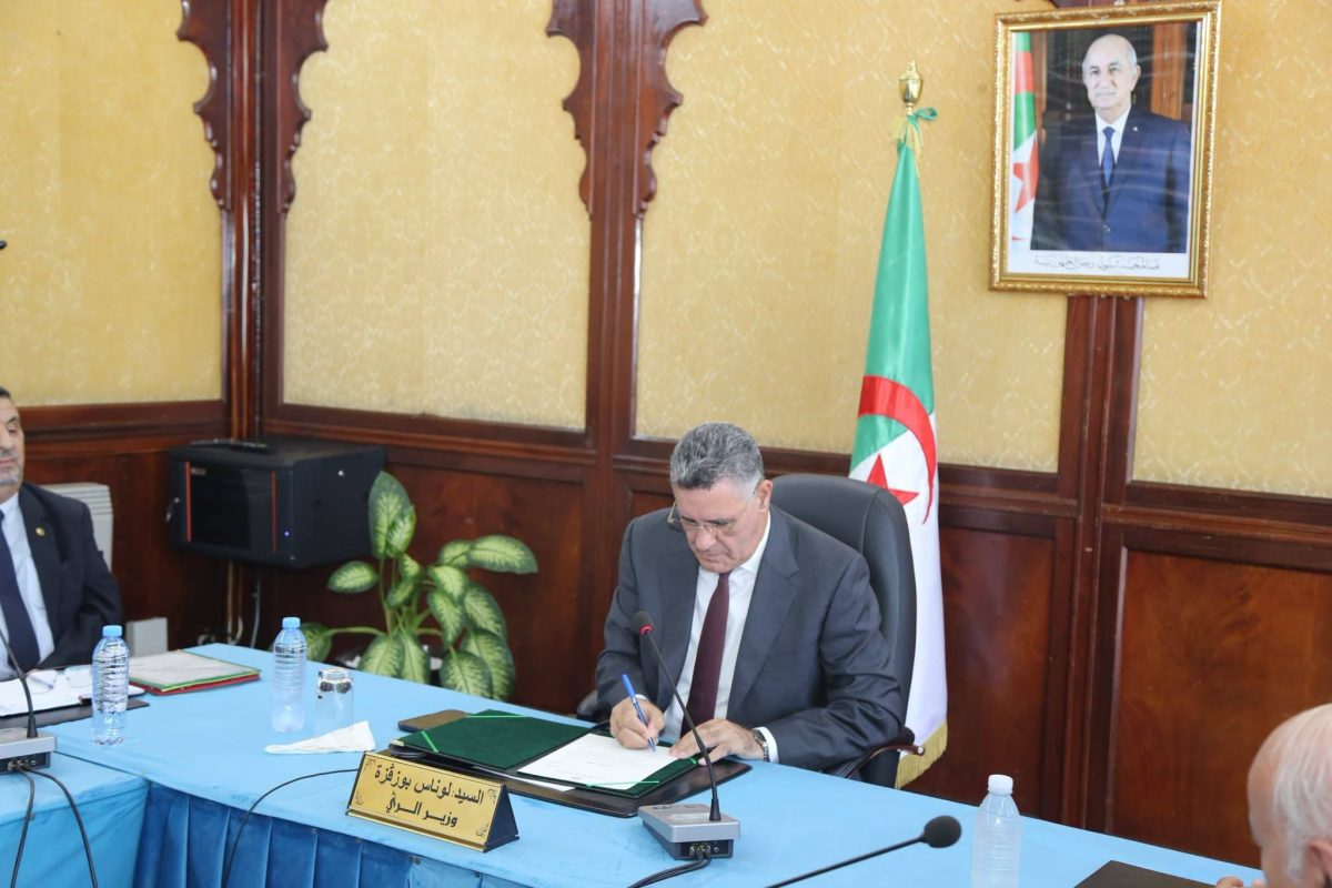 وزير الري يُشرف على تنصيب رئيس الديوان الجديد