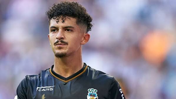 الدولي الجزائري محمد بشير بلومي يتألق ويقتحم التشكيلة المثالية للدوري الإنجليزي
