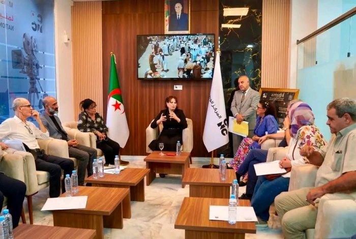 بن دودة تنصب لجنة القراءة وإعانة السينما