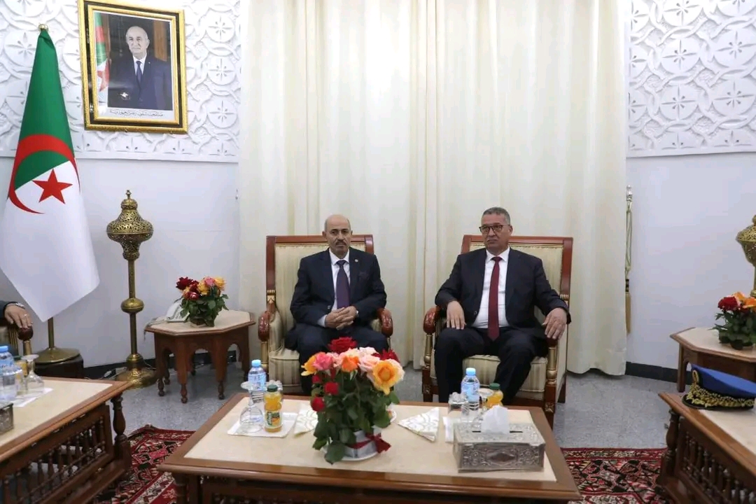 كورتل يحلّ بأم البواقي في زيارة عمل وتفقد