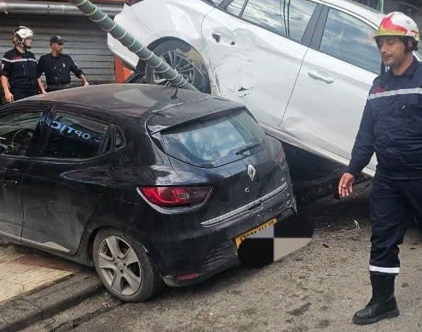 من أجل حادث مرور يتمثل في اصطدام حافلة بثلاث (03) سيارات