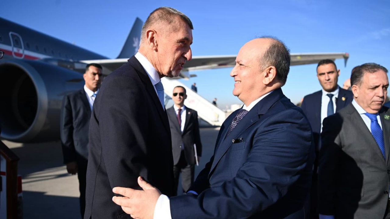 الوزير الأول لجمهورية التشيك يحلّ بالجزائر