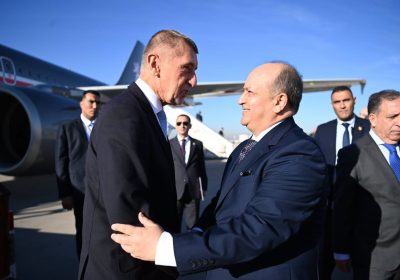 الوزير الأول لجمهورية التشيك يحلّ بالجزائر