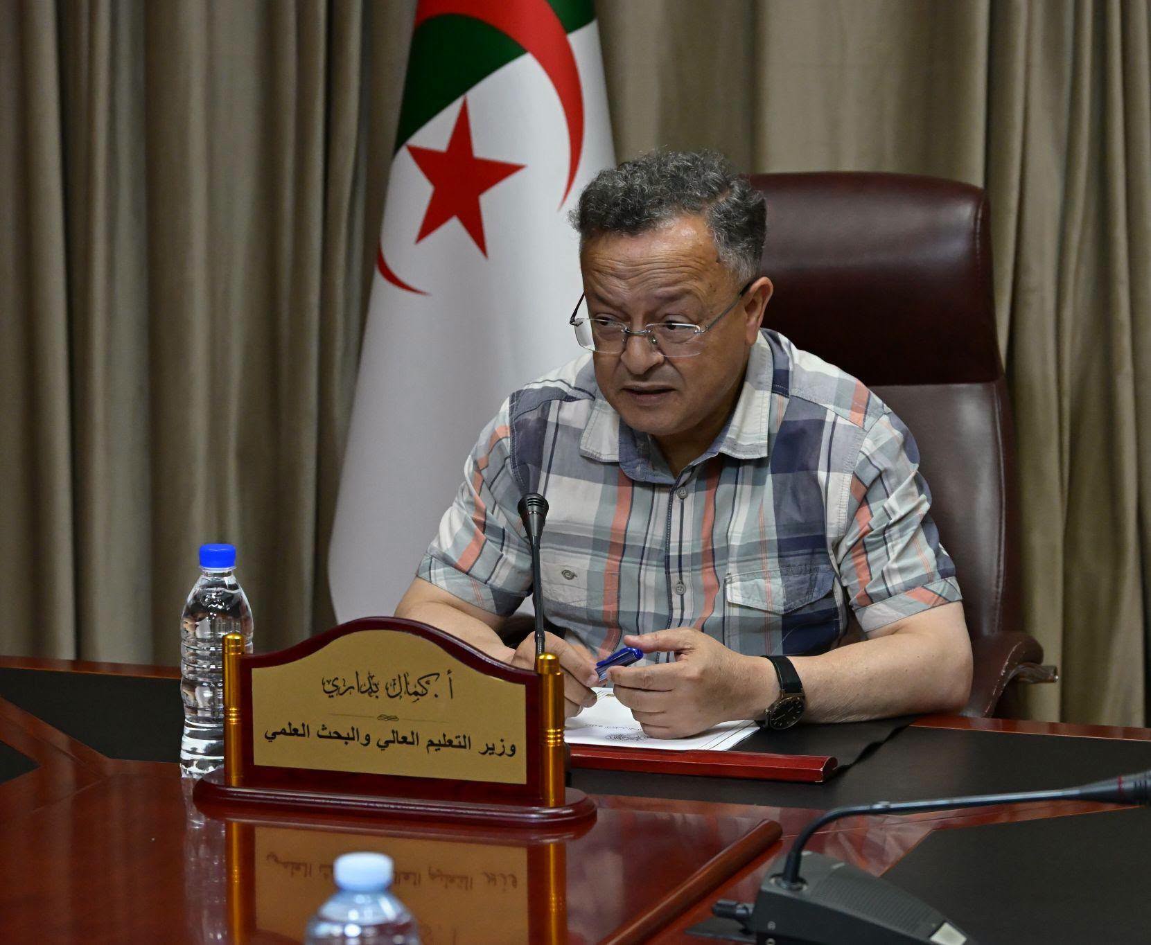 بداري يعقد اجتماعا لابتكار حلول وطنية ذكية للتحديات المرتبطة بشبكات التواصل الاجتماعي