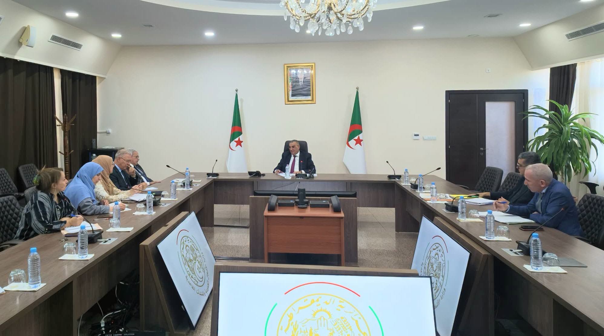 جلاوي يترأس اجتماعا لإطلاق مشاريع صيانة الطريق السيار شرق-غرب